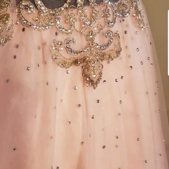 Formal gown - Picture 4 of 4